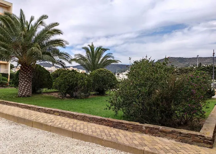 T2- Piscine- Commerces- Plages- Clim *