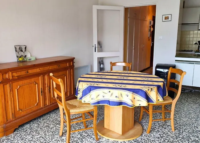 T2- Piscine- Commerces- Plages- Clim * Ле-Лаванду