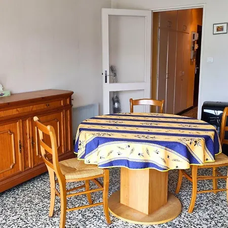 T2- Piscine- Commerces- Plages- Clim * Le Lavandou