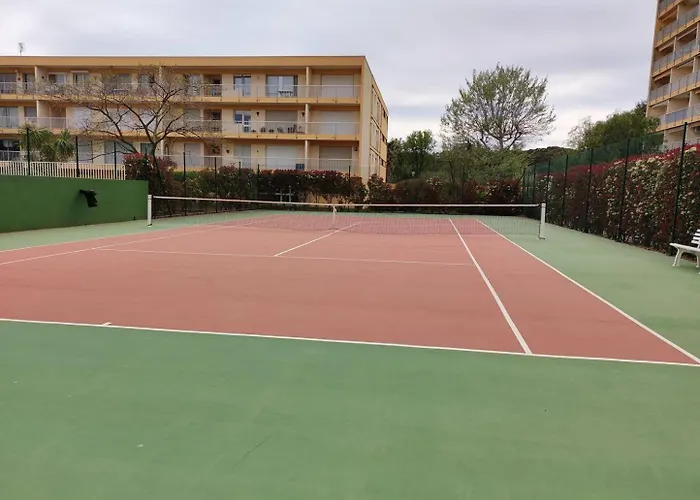 T2- Piscine- Commerces- Plages- Clim *