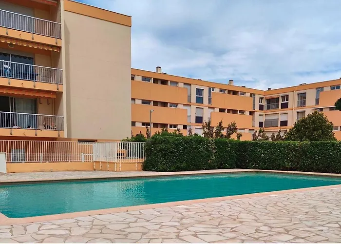 T2- Piscine- Commerces- Plages- Clim